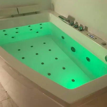 Apartment With Jacuzzi Free Wifi